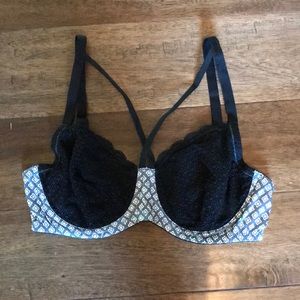 NWOT NO BOUNDARIES STRAPY BRA